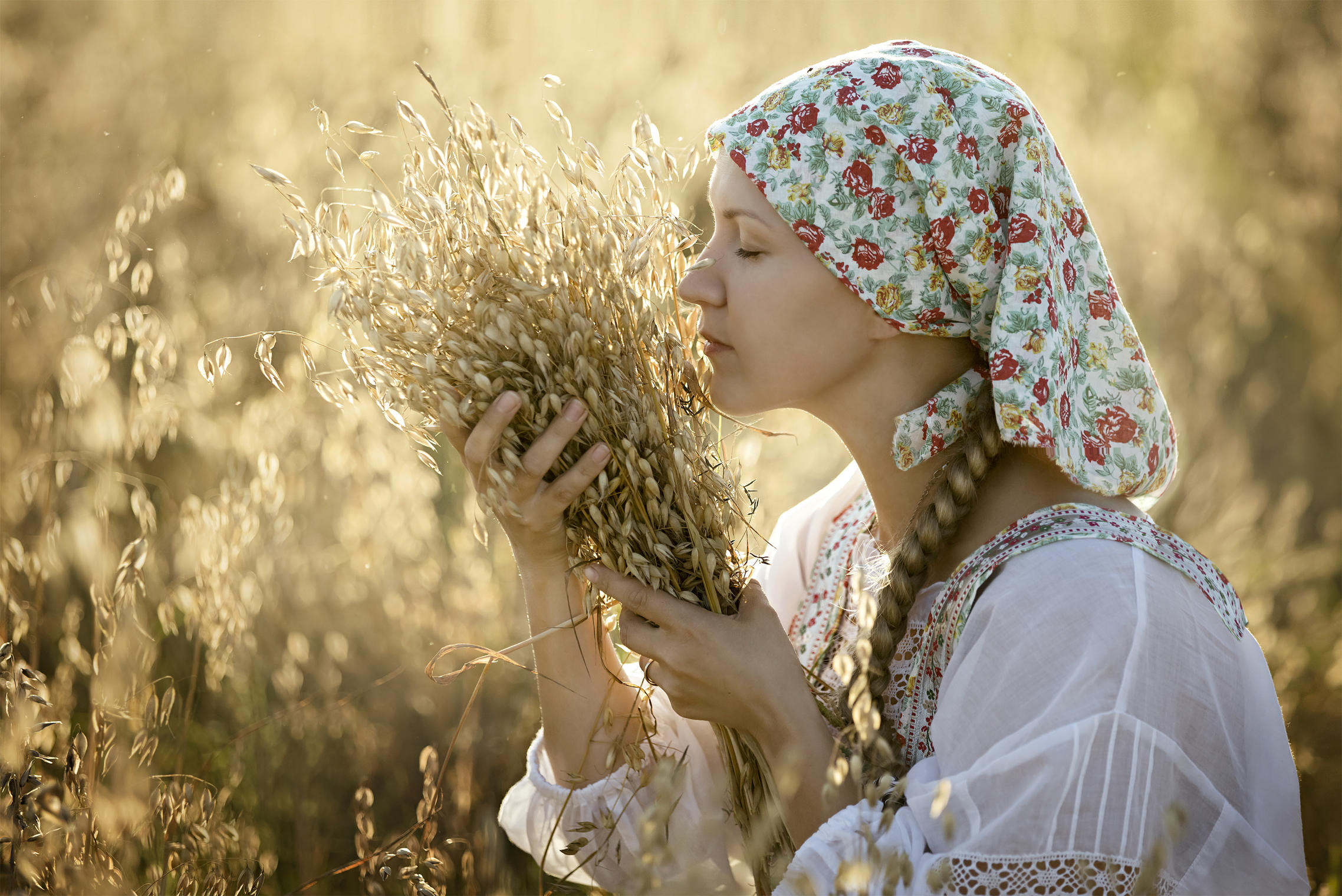 Photo Women in Slavic costumes in General Santos